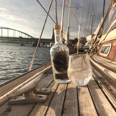 Schwarzer Walfisch Gin